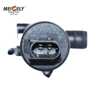 82171135 Máy bơm máy giặt kính chắn gió hiệu quả cao tương thích với xe tải Volvo